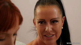 ̄�숙한 레즈비언 친구는 성별에 대한 첫 번째 시간