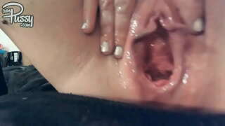 Široký amatérske mačička má veľký vibrátor