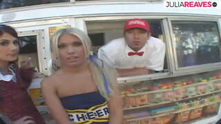 Inghetata vânzător face în trei dracu &#039; în înghețată van