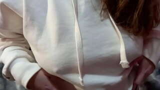 ���हिन orgasms हो जाता है, जबकि वह मुझे