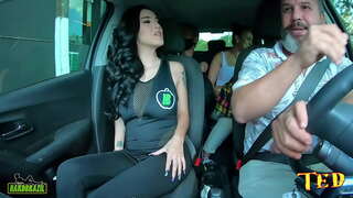 Ona são paulo nahý v aute a chce robiť svoje prvé porno film