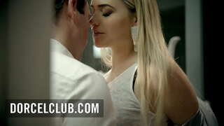 ̗�정적인 성과 멋진 아내 Mia Malkova