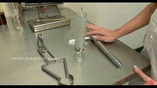 Sjuksköterska med glupsk röv äter snopp