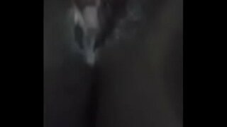 Bbw speelt met poesje