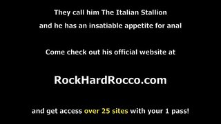 Slampa stepteen vēlas būt tāpat kā viņas stepmom,viņi sāk skūpsta un laiza viens otra maksts.Pēkšņi viņas stepdad ierodas,nevis iegūt mad viņš ļauj viņiem sūkāt rīkles savu lielo krānu.Pretī viņš mīlējas stepteens incītis un wifes saspringts sulīgu pēcpusi.