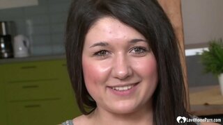 ̕�마추어 아름다움은 그의 하드 블랙 거시기를 빨아 그녀의 장화 하드 엿 얻을 것이다.