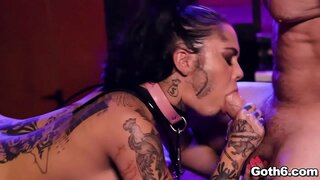 Seksi kurva-gothic Genevieve Sinn dobiva ANALNI seks