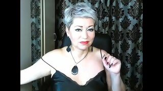 Fabelaktig russiske MILF t. hennes søte fitte nådeløst i en varm private show ...